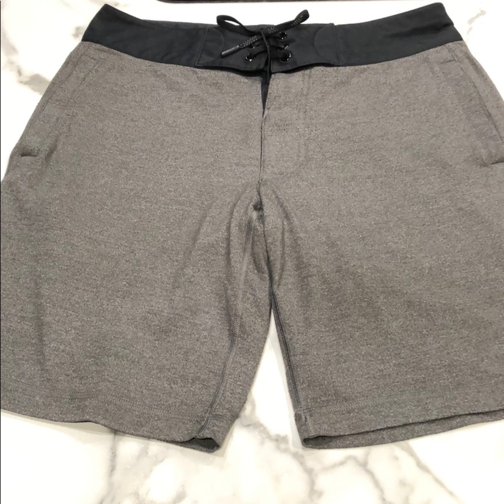 💥 Lululemon Athleisure Shorts. Size Appears M